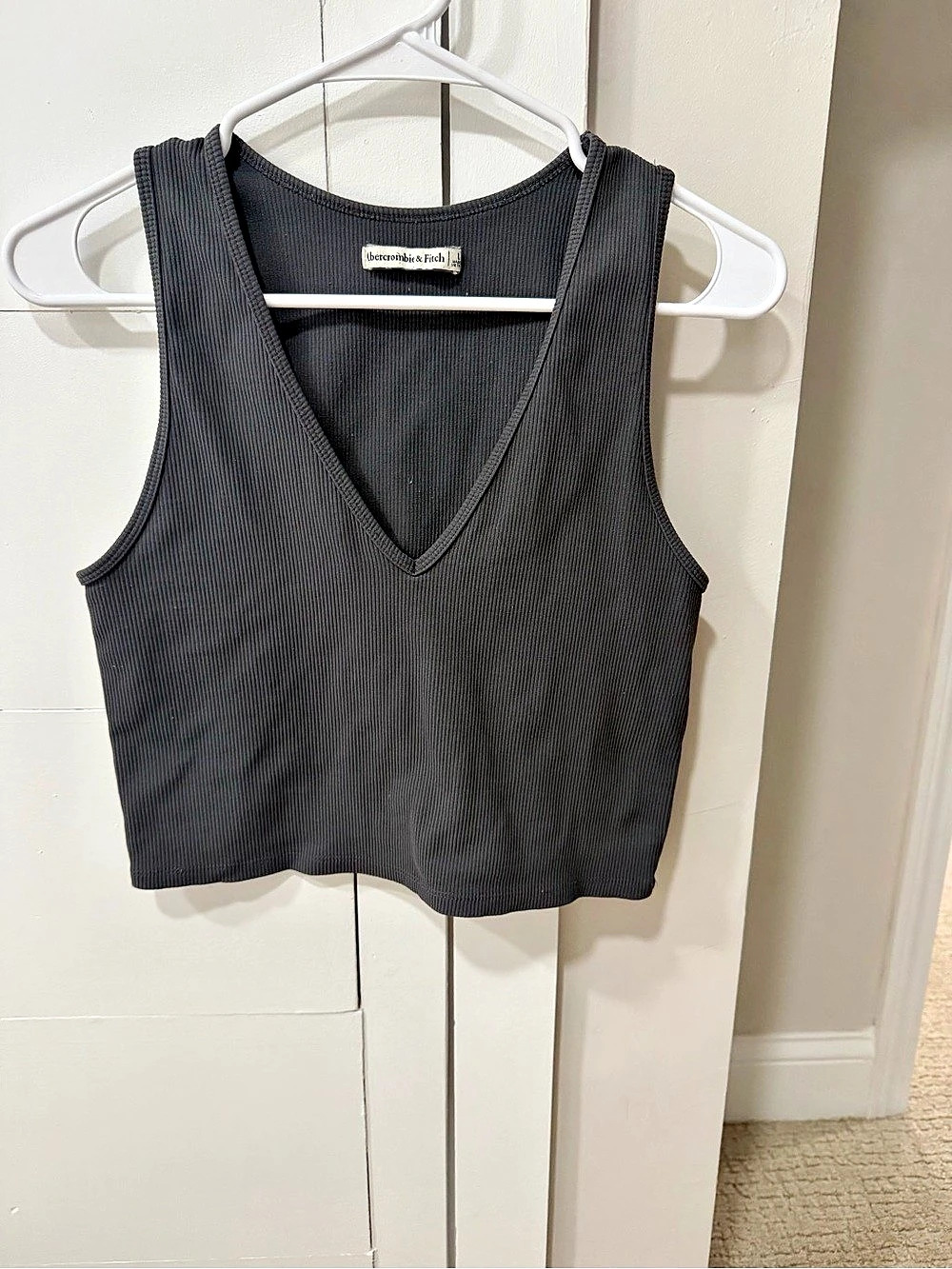 Abercrombie & Fitch Ribbed V-Neck Crop Tank Top Gray-Black Large Like New